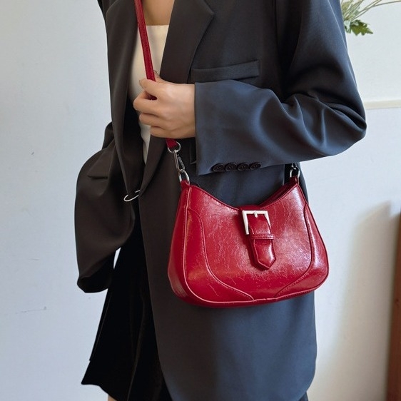 Ženska torbica u obliku polumjeseca, retro stil, mala veličina, s jednim ramenskim remenom