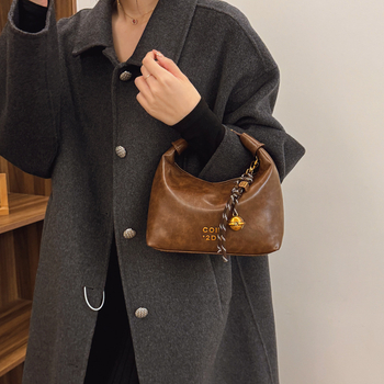 Ženska vintage crossbody torba, PU koža, polumjesnog oblika, mini kvadratni oblik, zimska kolekcija 2025