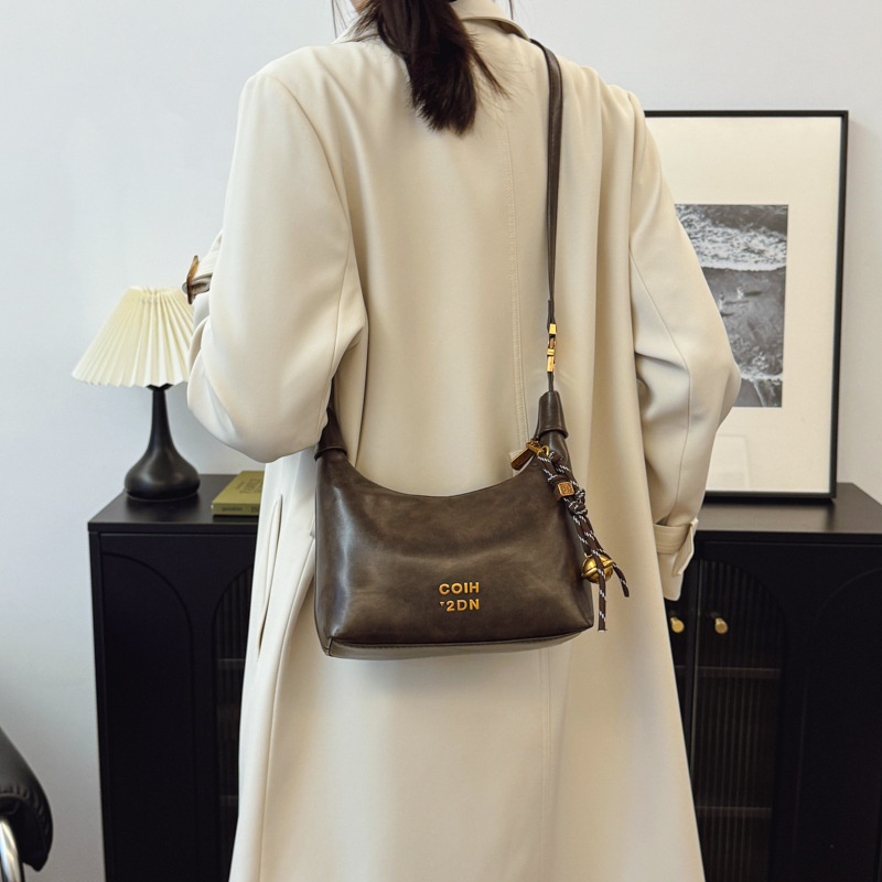 Ženska vintage crossbody torba, PU koža, polumjesnog oblika, mini kvadratni oblik, zimska kolekcija 2025