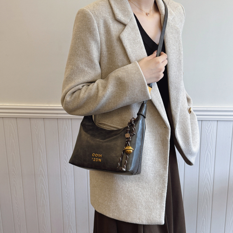 Ženska vintage crossbody torba, PU koža, polumjesnog oblika, mini kvadratni oblik, zimska kolekcija 2025