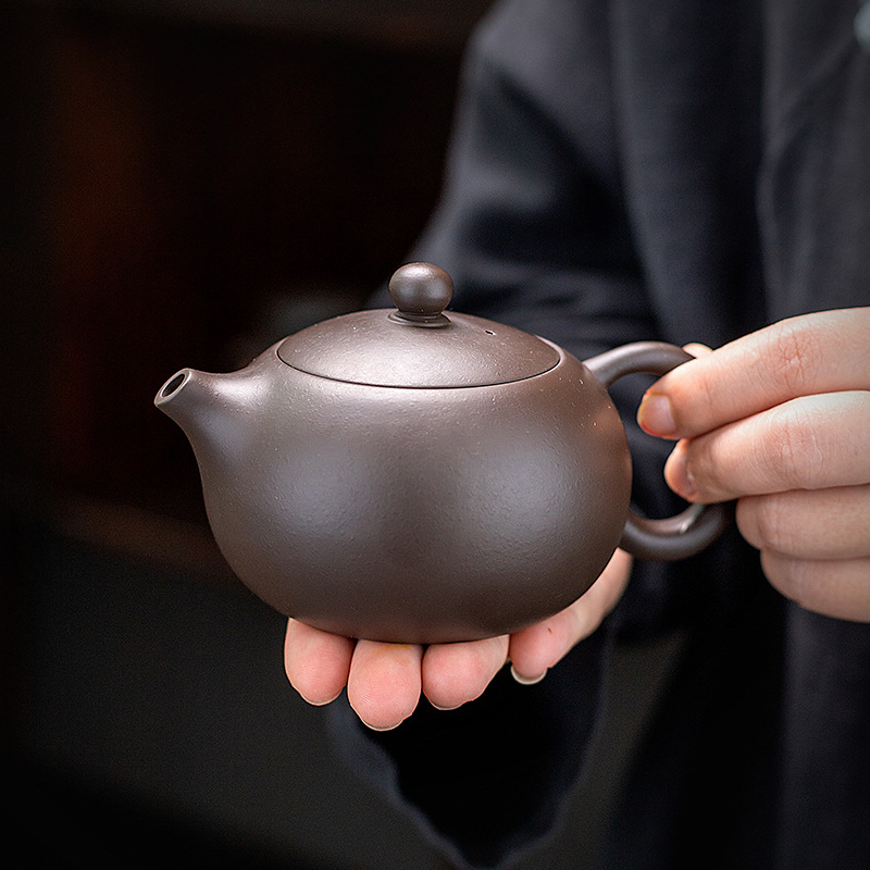 Ceainic Yixing din lut Zisha, semi-meieștrit, gravură logo, ceai Gongfu, stil chinezesc tradițional