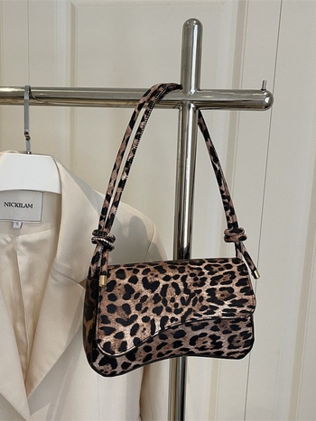 Ženska kožna mala kvadratna torbica s dugim remenom, smeđi leopard uzorak, crossbody torbica za rame, proljeće 2025