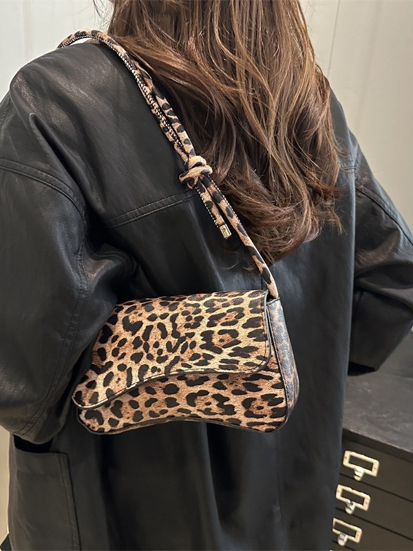 Ženska kožna mala kvadratna torbica s dugim remenom, smeđi leopard uzorak, crossbody torbica za rame, proljeće 2025