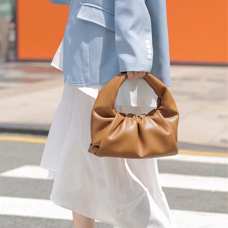 Cloud torba za žene - kožna torba velikog kapaciteta u obliku kroasana, za rame i crossbody, plisirani dizajn