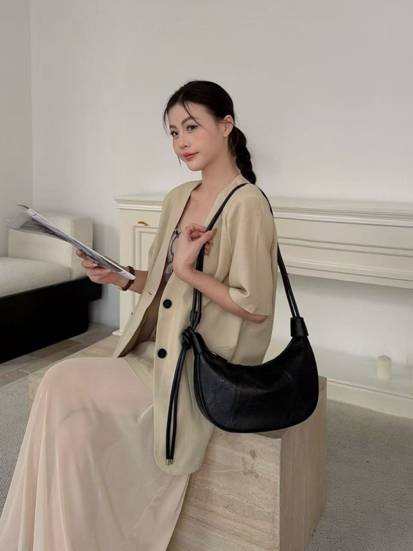 Ženska torbica pod pazuhom s korejskim dizajnom, proljeće 2026, dumpling torba, oblik polumjeseca, crossbody s jednom remenom