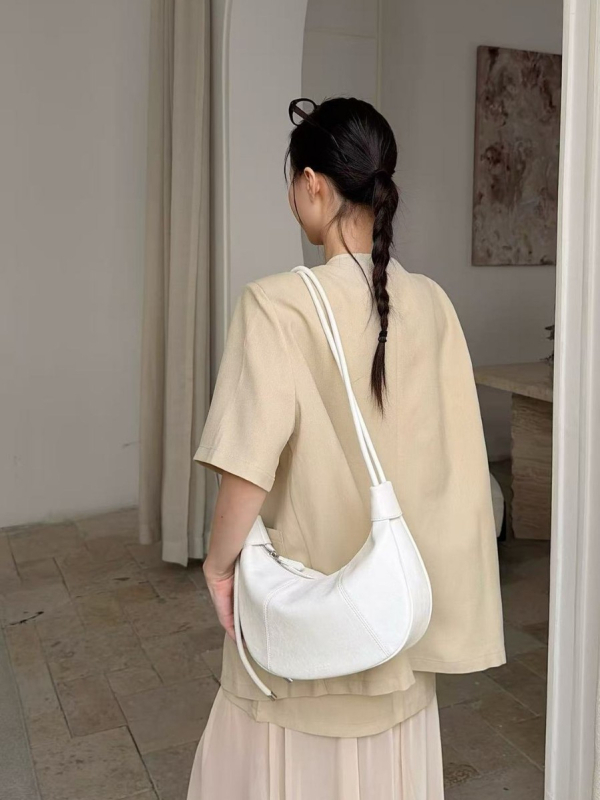 Ženska torbica pod pazuhom s korejskim dizajnom, proljeće 2026, dumpling torba, oblik polumjeseca, crossbody s jednom remenom