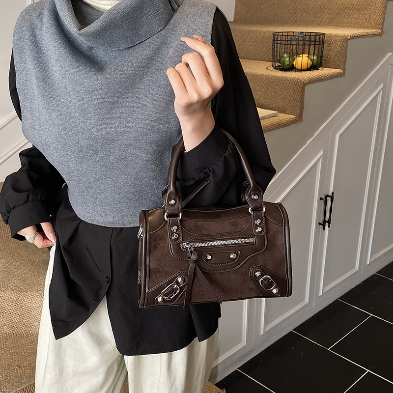Retro inspirirana ženska torba visoke kvalitete, suede jastučasta torba, model 2026, rameni crossbody stil
