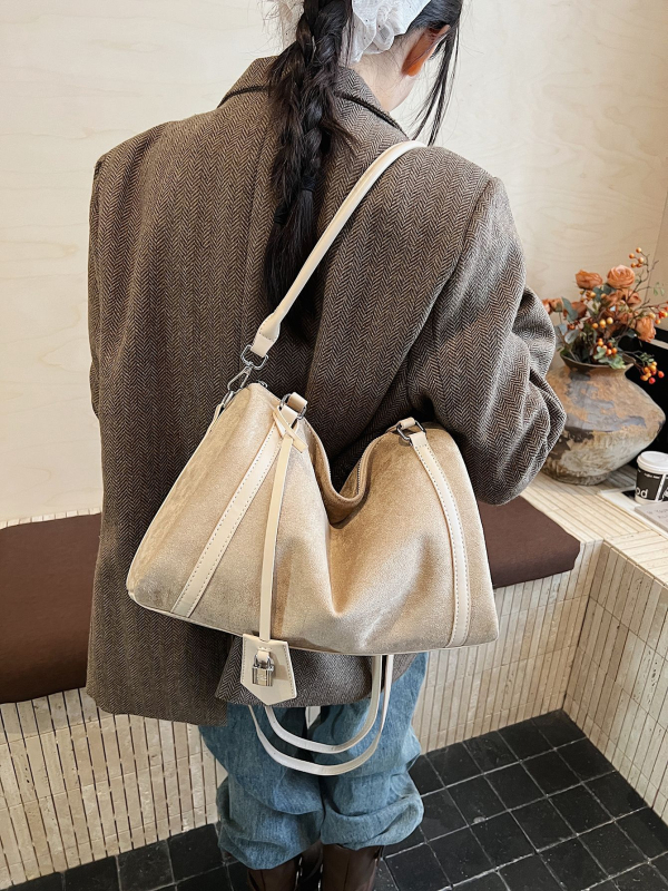 Ženska torba od nubuka, lagani luksuz, model 2026, Boston torba s jastučastim oblikom, za rameni ili crossbody nosenje