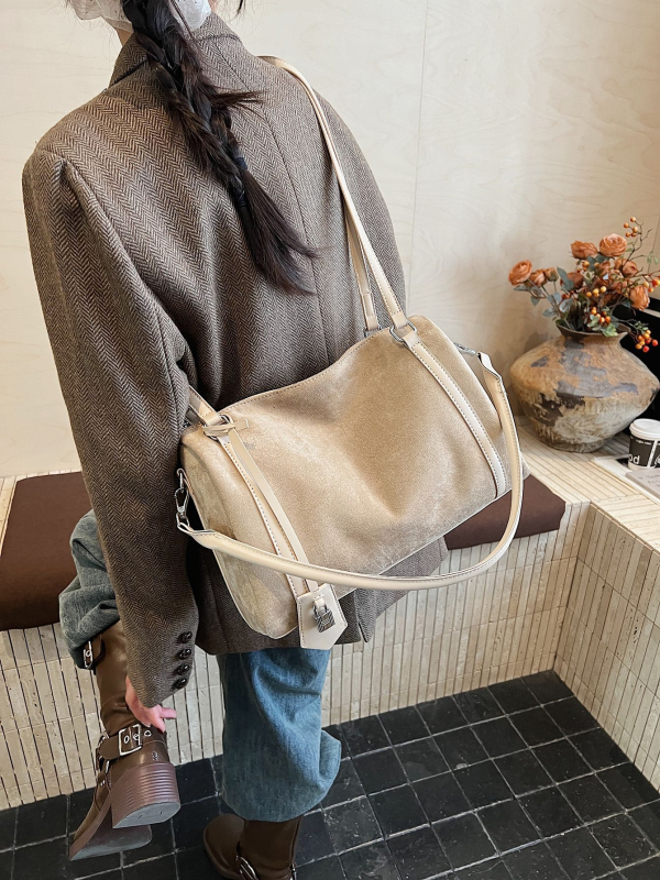 Ženska torba od nubuka, lagani luksuz, model 2026, Boston torba s jastučastim oblikom, za rameni ili crossbody nosenje