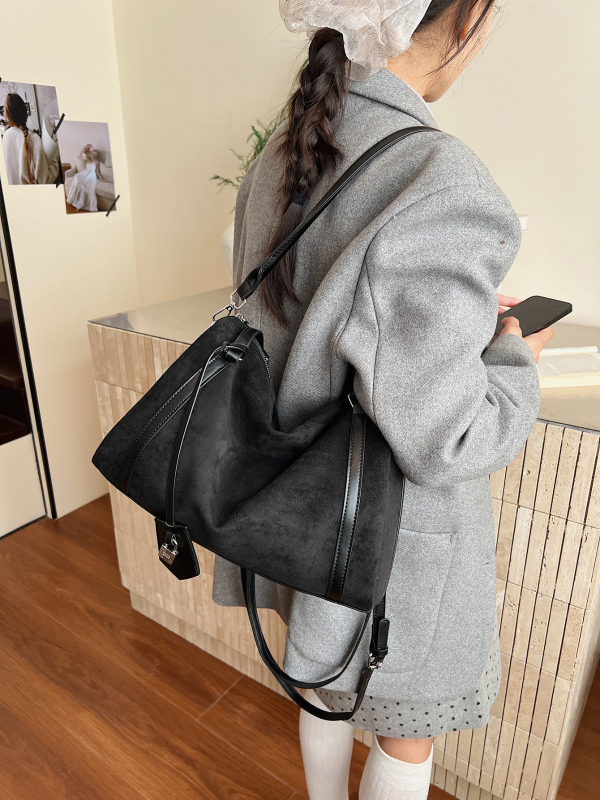 Ženska torba od nubuka, lagani luksuz, model 2026, Boston torba s jastučastim oblikom, za rameni ili crossbody nosenje