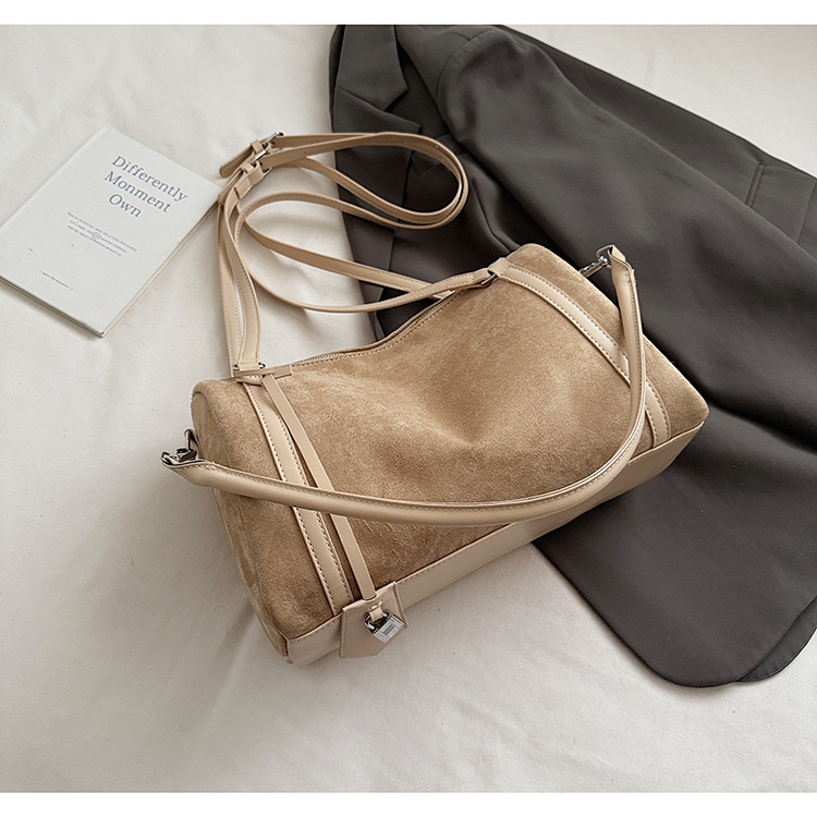 Ženska torba od nubuka, lagani luksuz, model 2026, Boston torba s jastučastim oblikom, za rameni ili crossbody nosenje