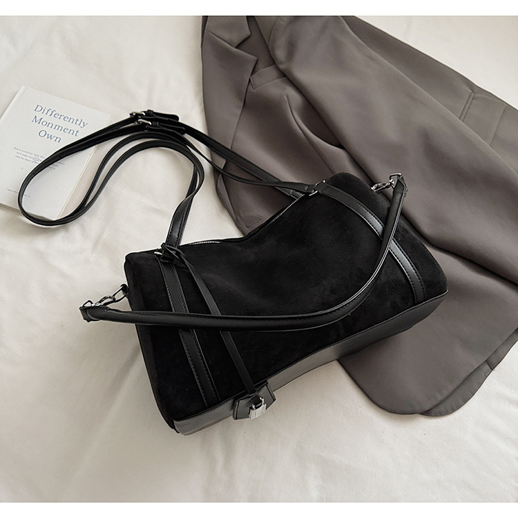 Ženska torba od nubuka, lagani luksuz, model 2026, Boston torba s jastučastim oblikom, za rameni ili crossbody nosenje