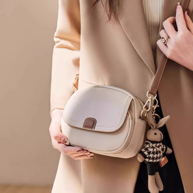 Ženska PU mala okrugla torbica, urbano jednostavan stil, novi model 2025, crossbody ili torba za rame za proljeće i ljeto