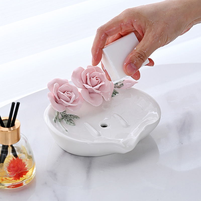 Sapunieră ceramică cu design floral și drenaj, decor de baie și spațiu de depozitare