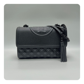 TB crossbody torba od kavijar kože, dijamantno šivanje i resice, kvadratnog oblika