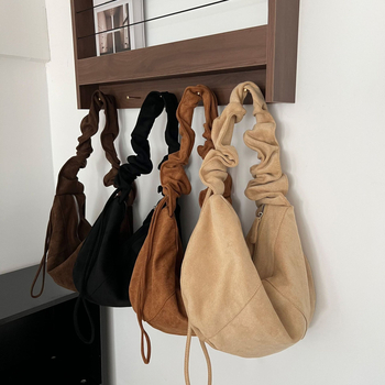 Ženska crossbody torba, 2023 nova, plisirana, pliš tekstura, dumpling stil, vintage baršun, srednja veličina, svakodnevno nošenje