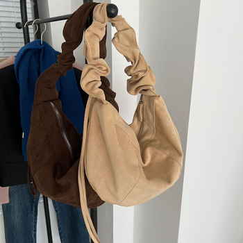 Ženska crossbody torba, 2023 nova, plisirana, pliš tekstura, dumpling stil, vintage baršun, srednja veličina, svakodnevno nošenje