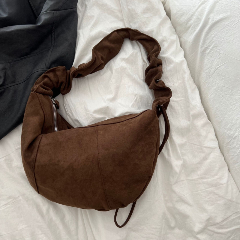 Ženska crossbody torba, 2023 nova, plisirana, pliš tekstura, dumpling stil, vintage baršun, srednja veličina, svakodnevno nošenje