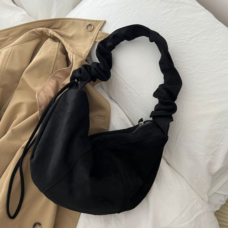 Ženska crossbody torba, 2023 nova, plisirana, pliš tekstura, dumpling stil, vintage baršun, srednja veličina, svakodnevno nošenje
