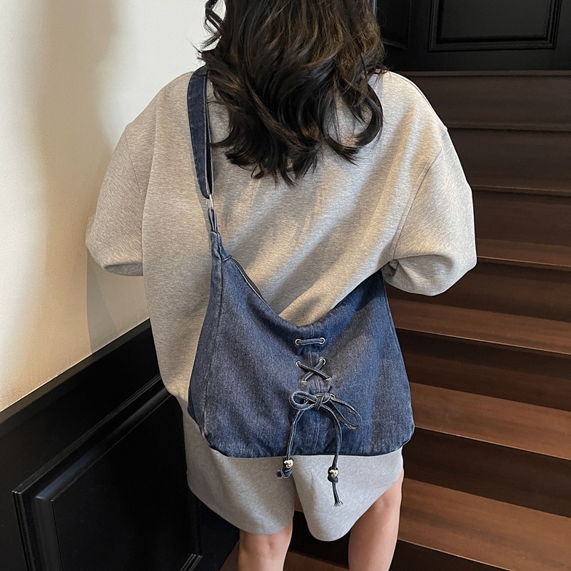 Ženska denim torbica za rame, jednostavan dumpling stil, mala kvadratna torba, ljeto 2025
