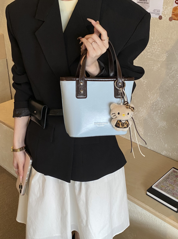 Nova nišna luksuzna ženska torbica, visokokvalitetna torba za nošenje preko ramena, Kelly torba, svestrana crossbody torba, moderna i trendi