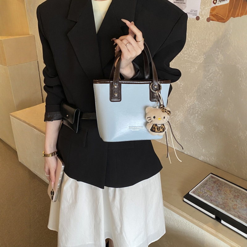 Nova nišna luksuzna ženska torbica, visokokvalitetna torba za nošenje preko ramena, Kelly torba, svestrana crossbody torba, moderna i trendi