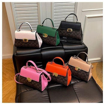 Ženska torba od prave kože s monogramom, crossbody preko ramena, srednje veličine, minimalistički stil, lagani luksuz