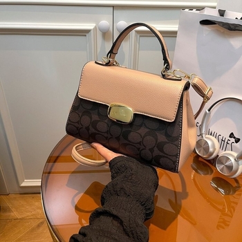 Ženska torba od prave kože s monogramom, crossbody preko ramena, srednje veličine, minimalistički stil, lagani luksuz