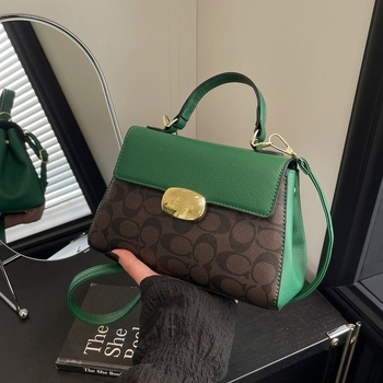 Ženska torba od prave kože s monogramom, crossbody preko ramena, srednje veličine, minimalistički stil, lagani luksuz