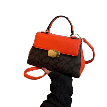 Ženska torba od prave kože s monogramom, crossbody preko ramena, srednje veličine, minimalistički stil, lagani luksuz