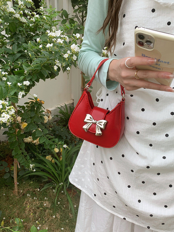 Mini torbica s mašnicom i lancem, crossbody za svakodnevnu upotrebu
