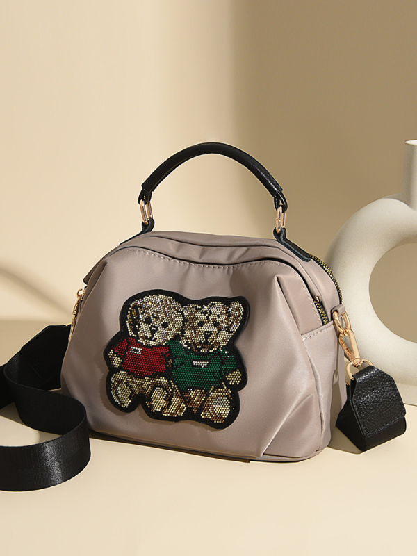 2025 nova ženska torba na rame od visokokvalitetne tkanine s dijamantnim motivom medvjeda, moderna crossbody, lagana torba