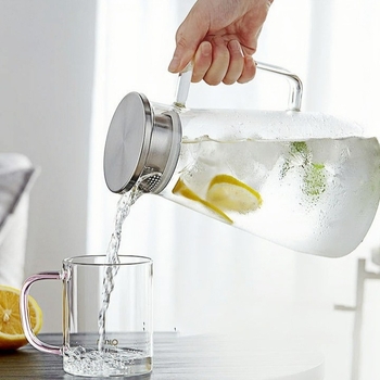 Cană mare pentru suc și apă rece, din sticlă borosilicat, transparentă, cu mâner pătrat