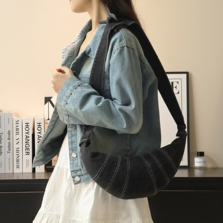 Oprana denim crossbody torba, mala ženska torba preko ramena sa šavnim detaljima, proljeće 2025