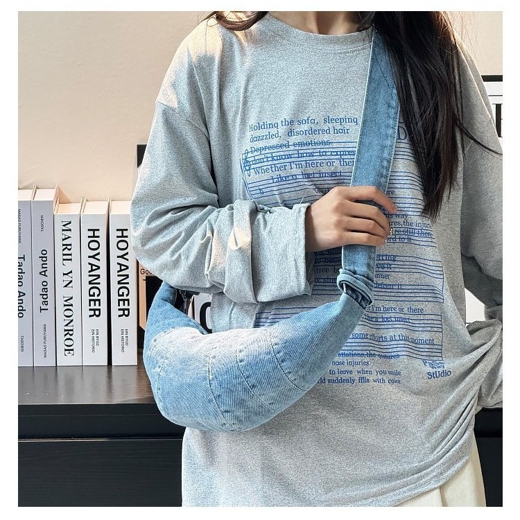 Oprana denim crossbody torba, mala ženska torba preko ramena sa šavnim detaljima, proljeće 2025