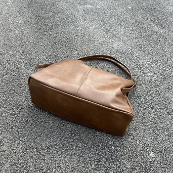 Ženska tote torba od PU kože s rastlinskom obrađivanjem — opušten stil, velika veličina, dojam lagane luksuznosti, torba za rame