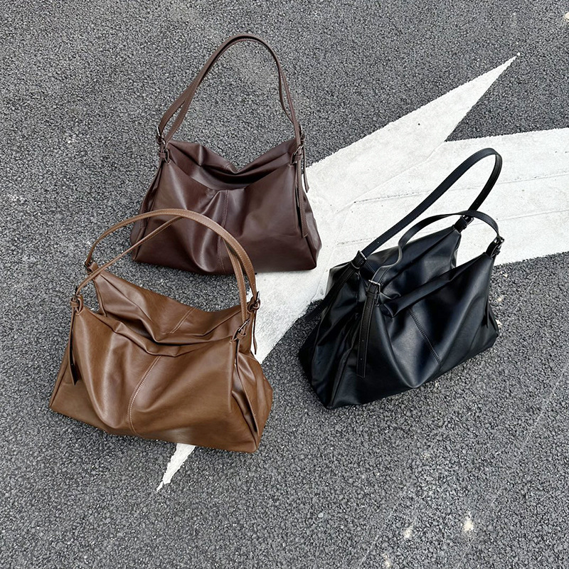 Ženska tote torba od PU kože s rastlinskom obrađivanjem — opušten stil, velika veličina, dojam lagane luksuznosti, torba za rame