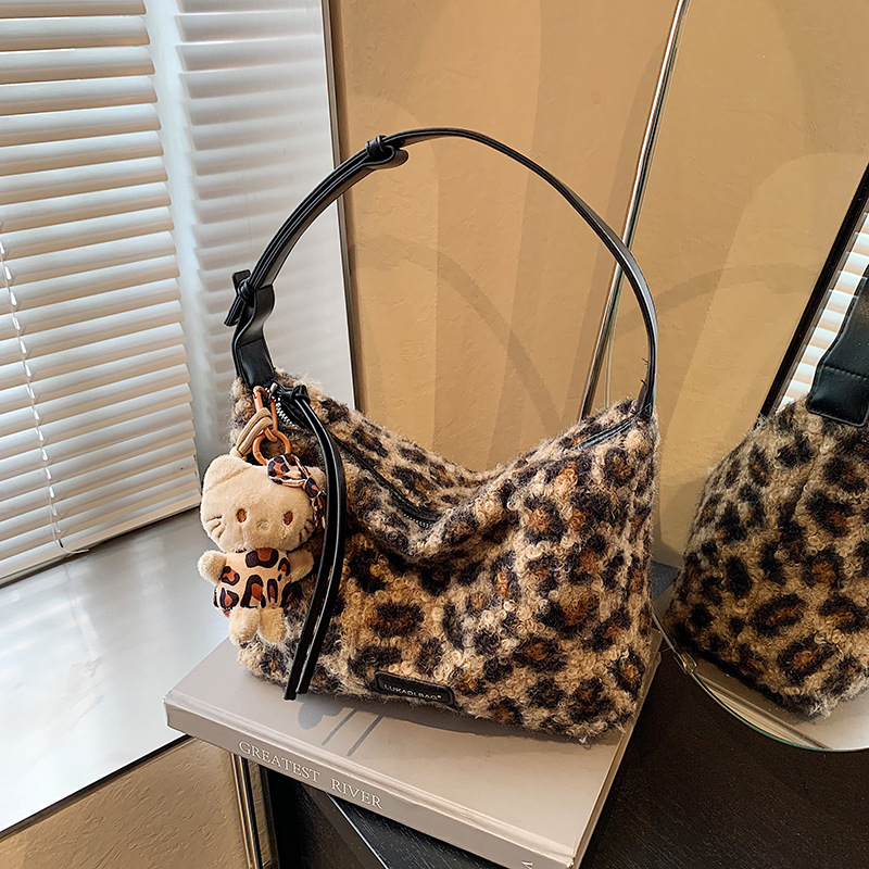 2024 nova modna krznena torbica s leopard uzorom, retro stil, torbica u obliku knedle, za žene, jesen-zima