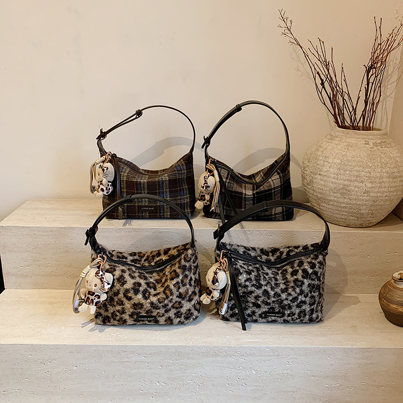 2024 nova modna krznena torbica s leopard uzorom, retro stil, torbica u obliku knedle, za žene, jesen-zima