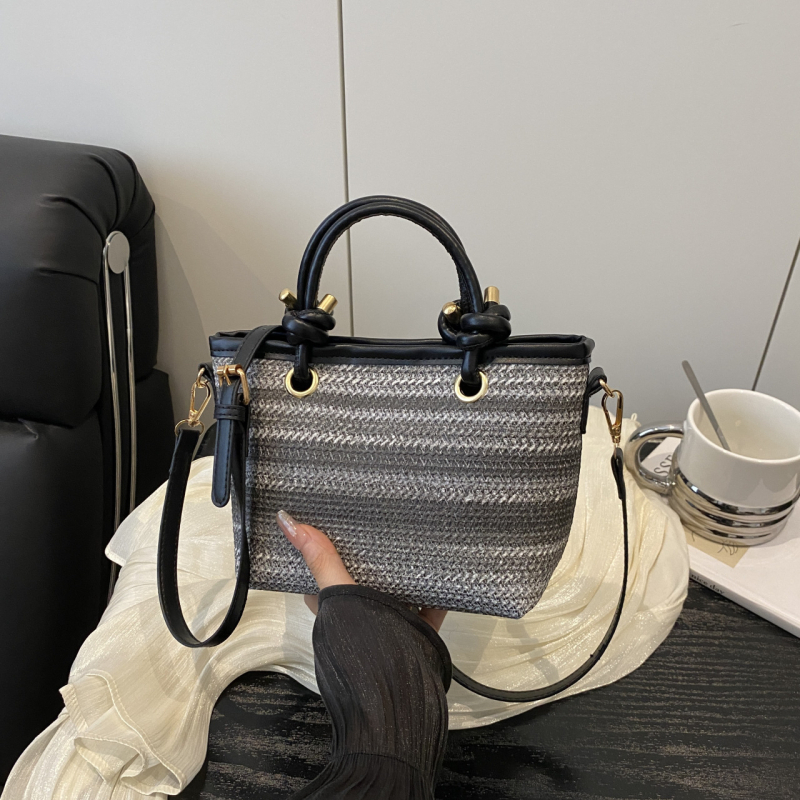 Ljetna moderna ženska torbica s naglašenim minimalističkim dizajnom, kompaktna tote crossbody torba