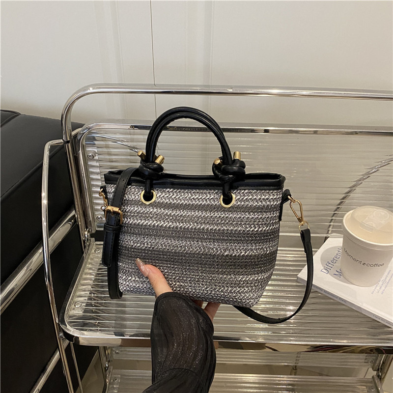 Ljetna moderna ženska torbica s naglašenim minimalističkim dizajnom, kompaktna tote crossbody torba