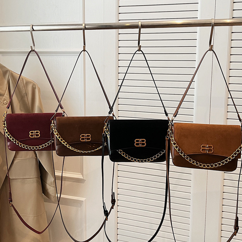 Suede torba za rame s retro lancem, mala podlaktna torbica za žene, crossbody dizajn 2025