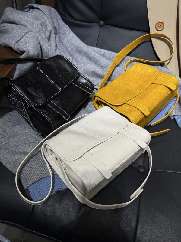 Ženska torbica na jedno rame, crossbody, 2026 novi trend messenger stil, jednostavna i elegantna torba