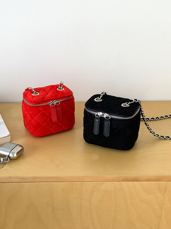 Damska crossbody torbica od velura s dijamantnim prešivanjem, mala kutija stil, jesen-zima 2024