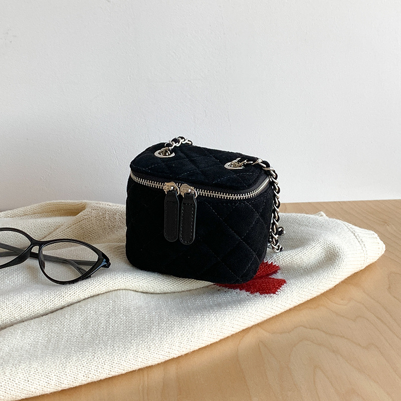 Damska crossbody torbica od velura s dijamantnim prešivanjem, mala kutija stil, jesen-zima 2024
