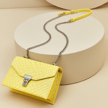 Prava kožna lančana mala kvadratna torbica, 2024, crossbody/ramena torba, makaron boja, vrhunski dojam
