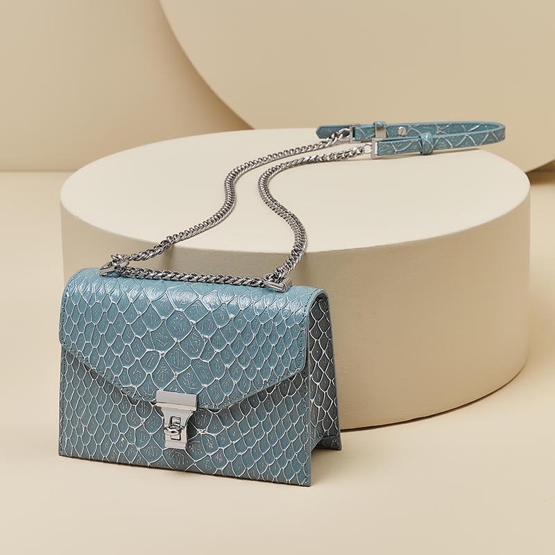 Prava kožna lančana mala kvadratna torbica, 2024, crossbody/ramena torba, makaron boja, vrhunski dojam