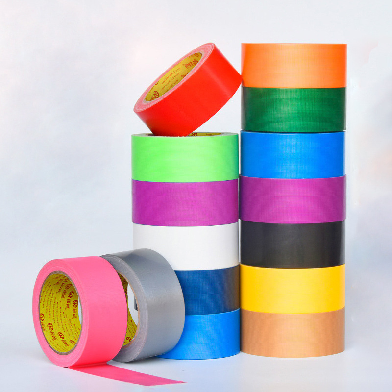 Bandă decorativă pe bază de țesătură, colorată, cu aderență puternică, antiderapantă, fără reziduuri de adeziv la detașare, bandă impermeabilă pentru covoare