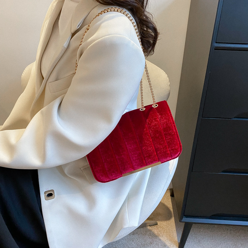 Ženska mala kvadratna torbica s kaišem, proljeće 2023, minimalistički stil, svakodnevna torba za rame ili crossbody