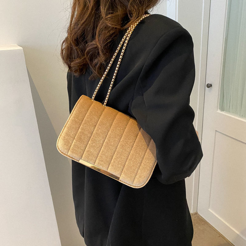 Ženska mala kvadratna torbica s kaišem, proljeće 2023, minimalistički stil, svakodnevna torba za rame ili crossbody